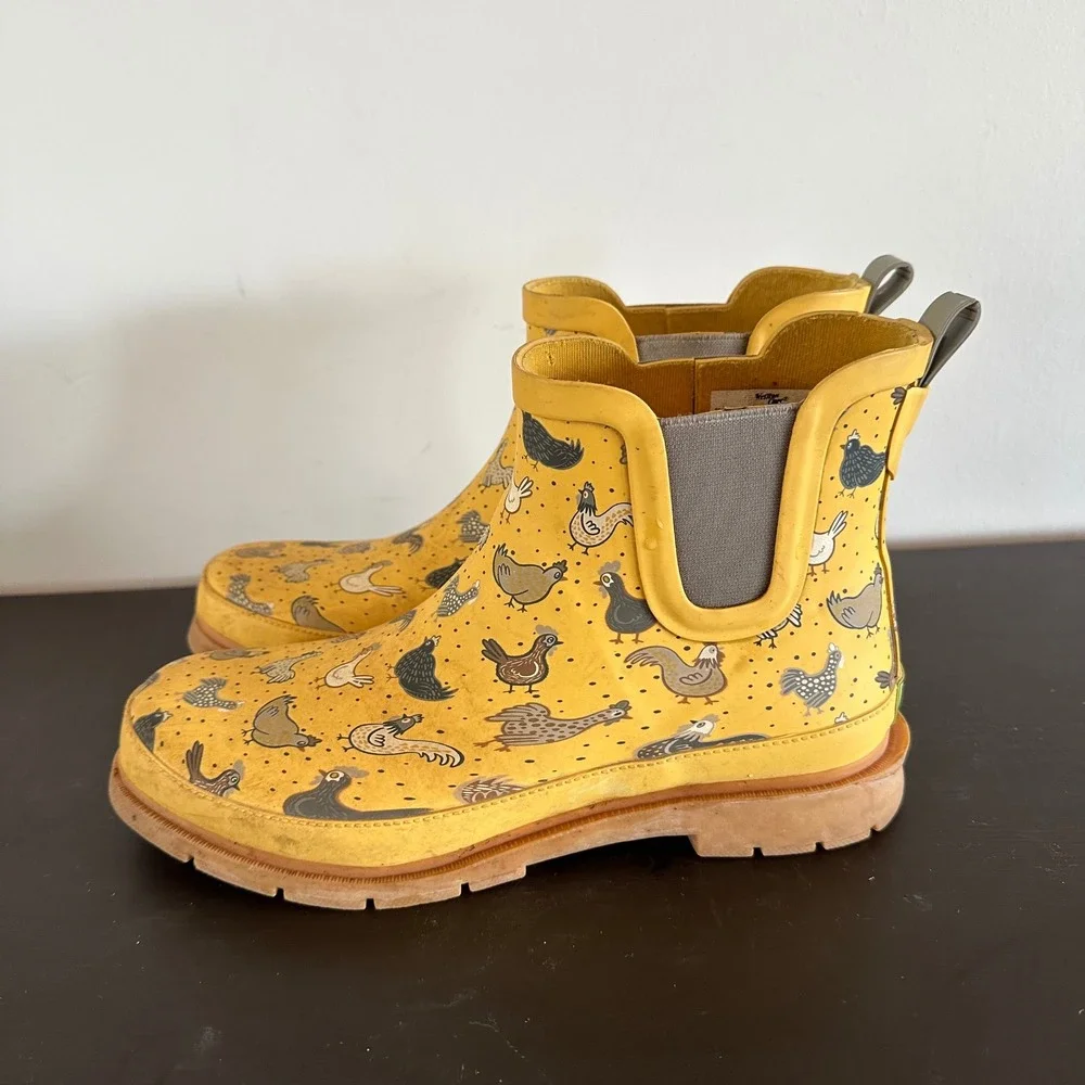 Western Chief Hen Frenzy Chelsea Yellow Chicken Print Rain Garden Boots Womens 9